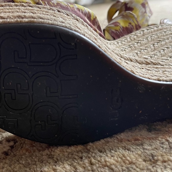 Yellow and Brown Ugg Espadrilles 5.5 but fit a 6.5 - Picture 6 of 6